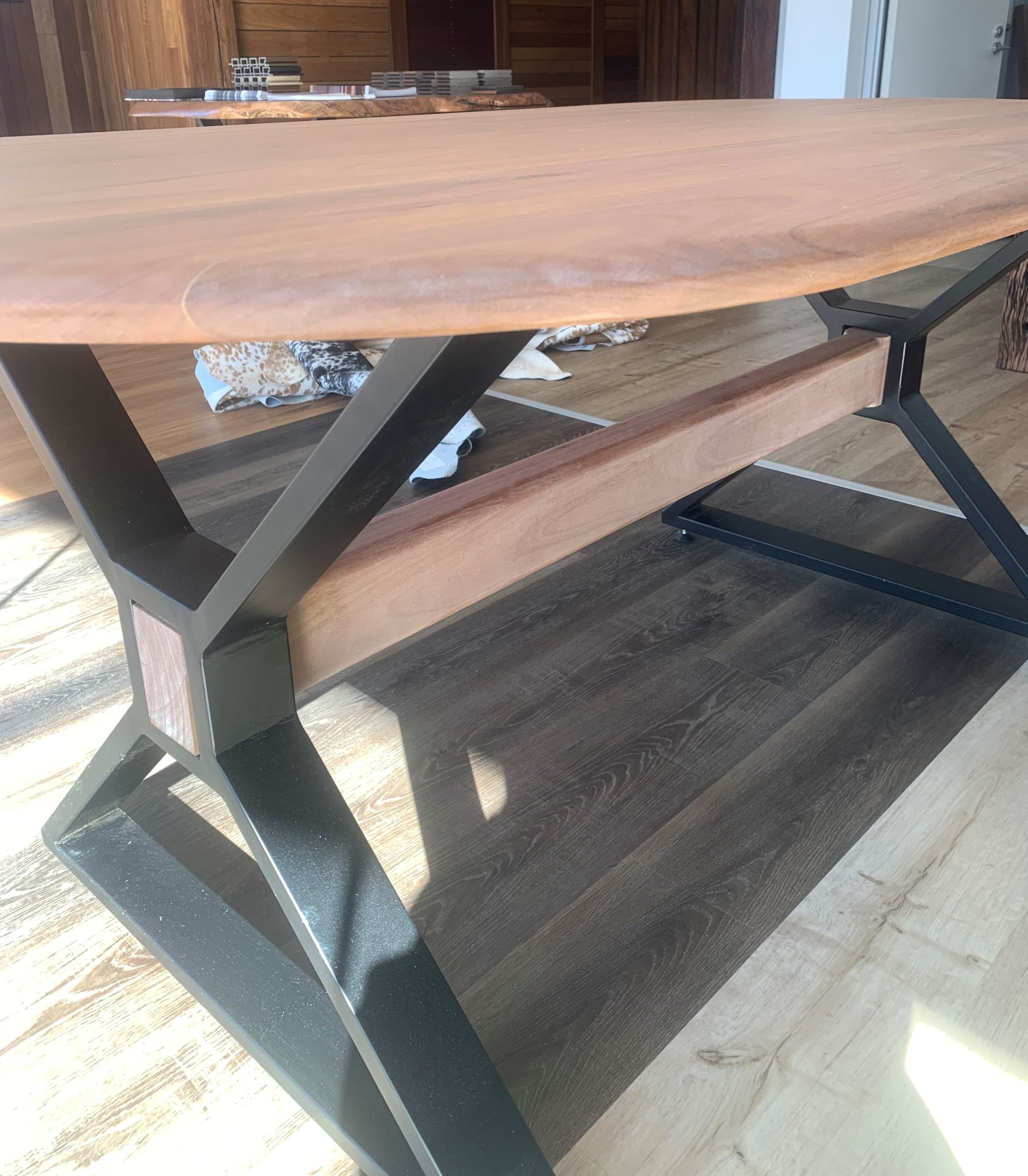 Blackbutt - Farmhouse Style Pill Shaped Dining Table